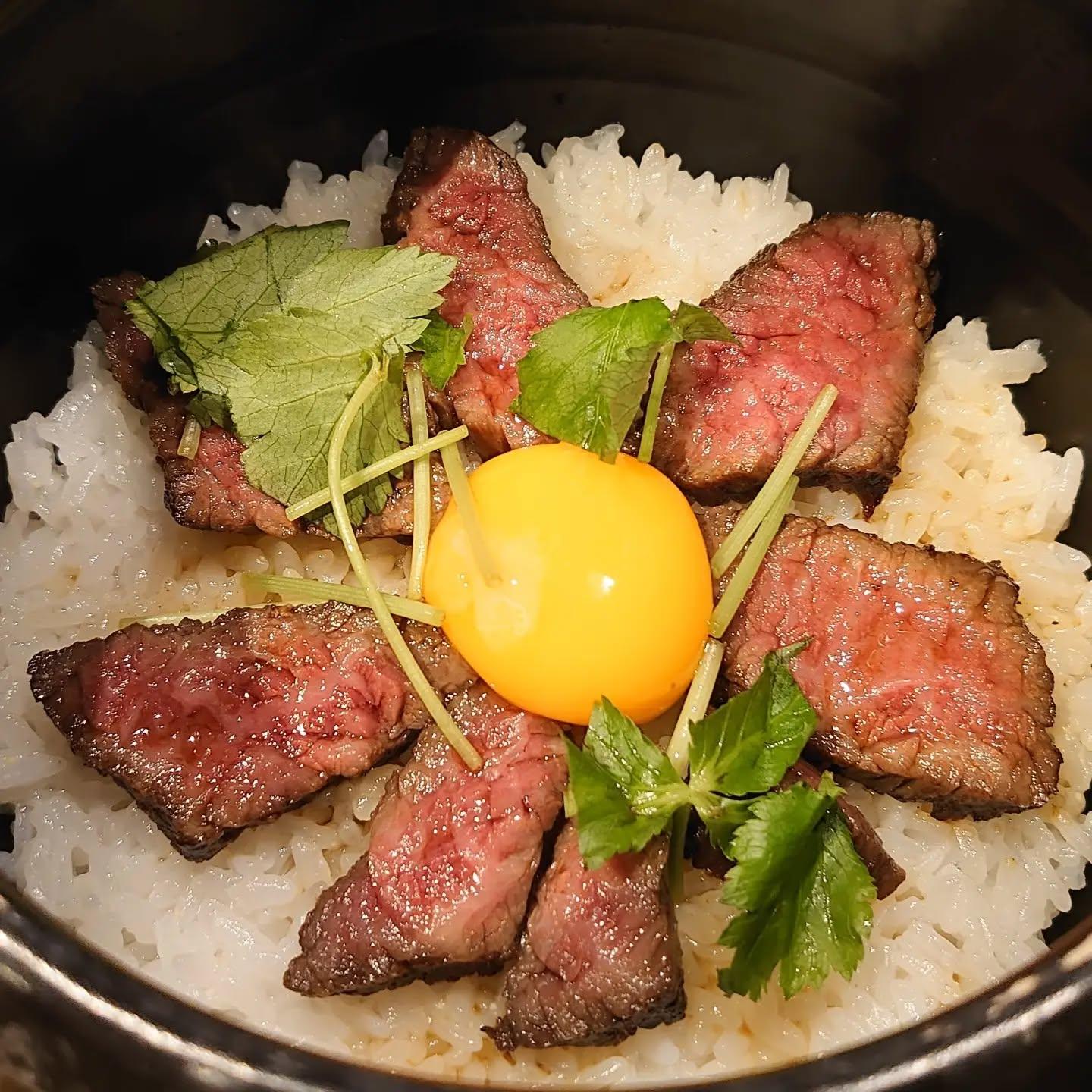 夏に向けて、美味しいお料理を食べてスタミナを！友人とのご飲食会や歓迎会、ご宴会、同窓会などにもバッチリ！！この先まだ空席…